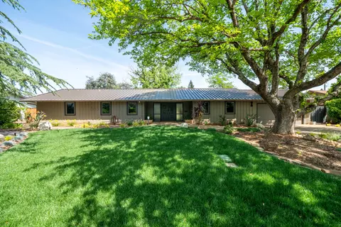 Exterior - 865 Hallmark Dr, Redding, CA 96001 photo 3 of 32