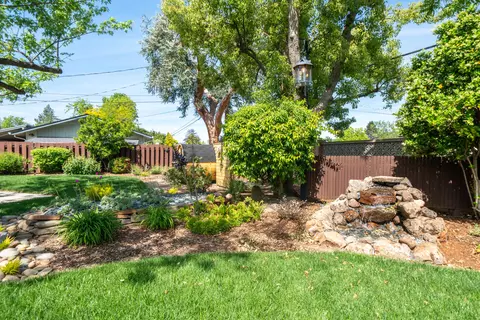 Exterior - 865 Hallmark Dr, Redding, CA 96001 photo 18 of 32