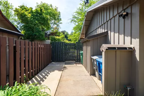 Exterior - 865 Hallmark Dr, Redding, CA 96001 photo 30 of 32