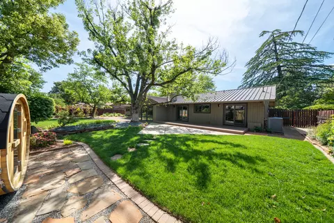 Exterior - 865 Hallmark Dr, Redding, CA 96001 photo 24 of 32