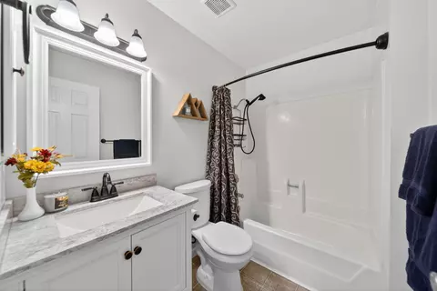 Bath - 839 Springer Dr, Redding, CA 96003 photo 3 of 3