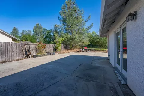 Exterior - 2652 Brooch Ct, Redding, CA 96001 photo 3 of 4