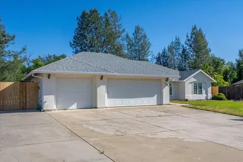 Exterior - 2652 Brooch Ct, Redding, CA 96001 photo 2 of 5