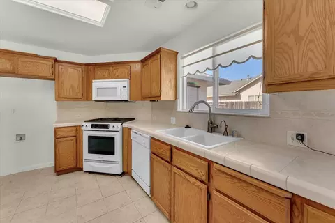 Kitchen - 2652 Brooch Ct, Redding, CA 96001 photo 4 of 4