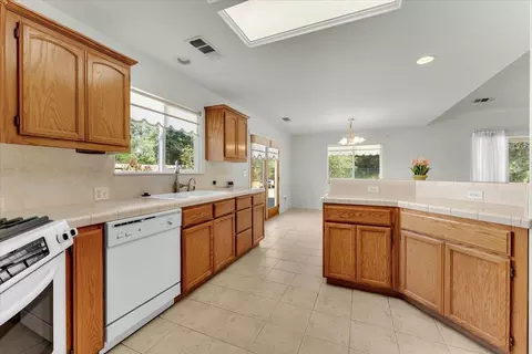 Kitchen - 2652 Brooch Ct, Redding, CA 96001 photo 3 of 4