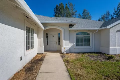 Exterior - 2652 Brooch Ct, Redding, CA 96001 photo 2 of 4