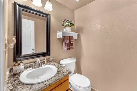 Bath - 4395 Carlow Way, Redding, CA 96001 photo 1 of 3