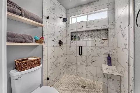 Bath - 4395 Carlow Way, Redding, CA 96001 photo 2 of 3
