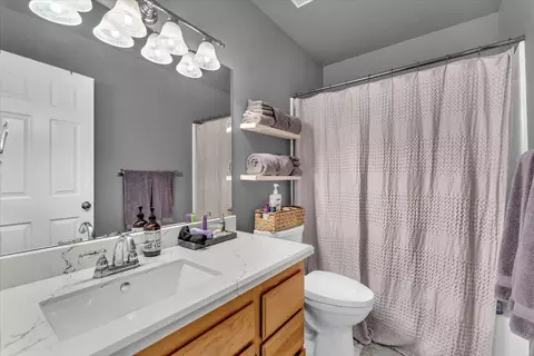 Bath - 4395 Carlow Way, Redding, CA 96001 photo 3 of 3