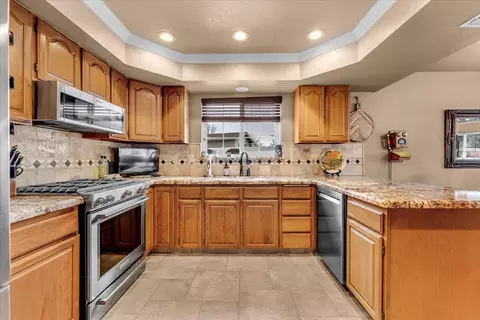 Kitchen - 4395 Carlow Way, Redding, CA 96001 photo 1 of 2