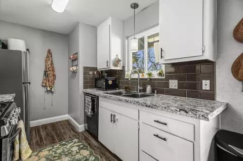 Kitchen - 2820 Nicole Ct, Anderson, CA 96007 photo 2 of 3
