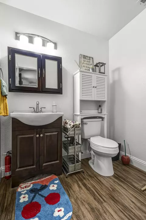 Bath - 2820 Nicole Ct, Anderson, CA 96007 photo 4 of 4