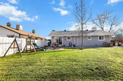 Exterior - 2820 Nicole Ct, Anderson, CA 96007 photo 6 of 9