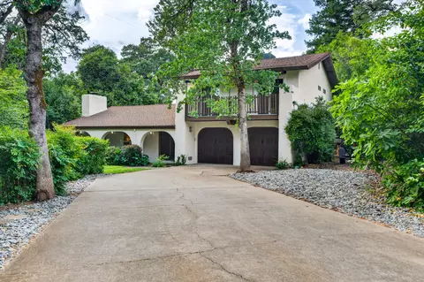 2202 Corral Ct, Redding, CA 96002