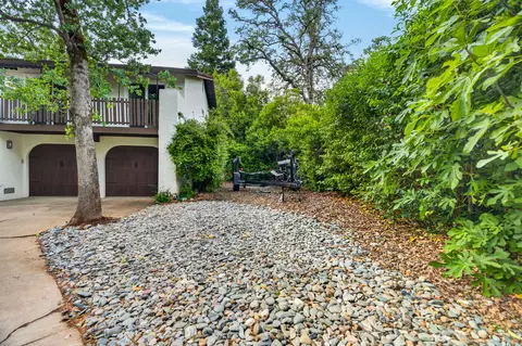 Exterior - 2202 Corral Ct, Redding, CA 96002 photo 3 of 13