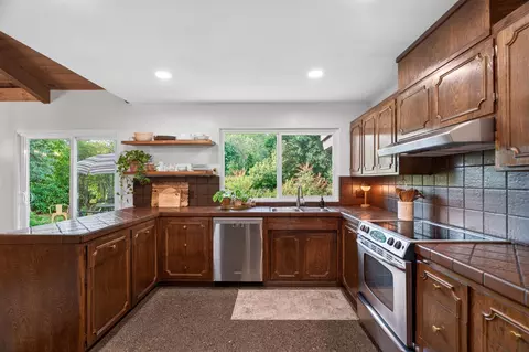 Kitchen - 2202 Corral Ct, Redding, CA 96002 photo 4 of 5