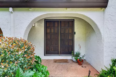 Entry Way - 2202 Corral Ct, Redding, CA 96002 photo 1 of 2