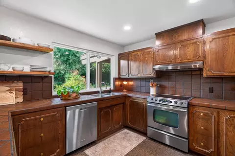 Kitchen - 2202 Corral Ct, Redding, CA 96002 photo 3 of 5