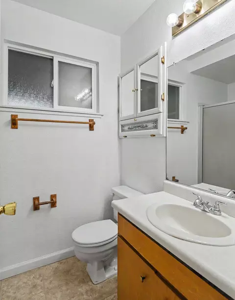 Bath - 7034 David Trl, Redding, CA 96001 photo 1 of 1