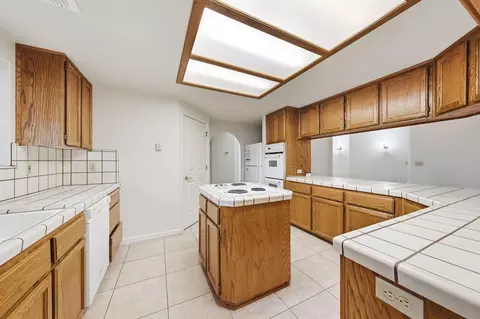 Kitchen - 3764 Eagle Pkwy, Redding, CA 96001 photo 4 of 5
