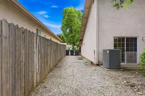 Exterior - 3764 Eagle Pkwy, Redding, CA 96001 photo 11 of 12