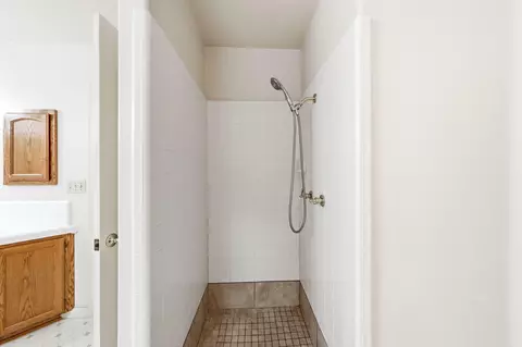 Bath - 3764 Eagle Pkwy, Redding, CA 96001 photo 3 of 4
