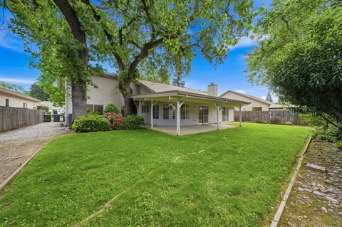 Exterior - 3764 Eagle Pkwy, Redding, CA 96001 photo 9 of 12