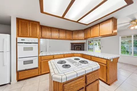 Kitchen - 3764 Eagle Pkwy, Redding, CA 96001 photo 3 of 5