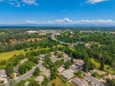 View/Area - 3764 Eagle Pkwy, Redding, CA 96001 photo 7 of 9