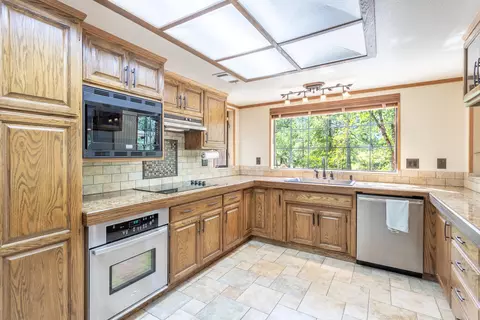 Kitchen - 20440 Bernard Way, Redding, CA 96003 photo 2 of 4