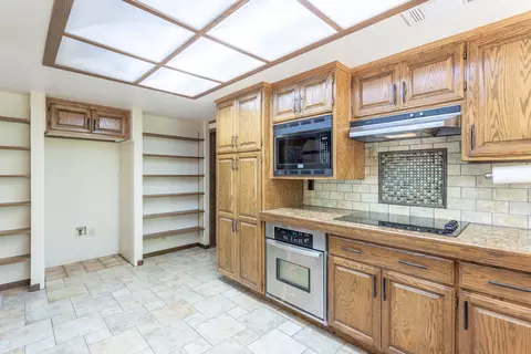 Kitchen - 20440 Bernard Way, Redding, CA 96003 photo 3 of 4