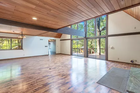 Living - 20440 Bernard Way, Redding, CA 96003 photo 6 of 7