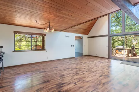 Living - 20440 Bernard Way, Redding, CA 96003 photo 4 of 7