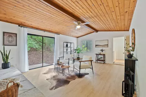 Living - 7265 Dilley Ln, Redding, CA 96002 photo 4 of 8