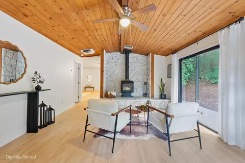 Living - 7265 Dilley Ln, Redding, CA 96002 photo 8 of 8