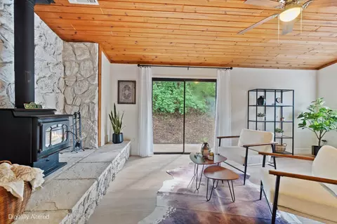 Living - 7265 Dilley Ln, Redding, CA 96002 photo 5 of 8