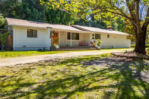 7265 Dilley Ln, Redding, CA 96002