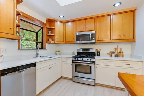 Kitchen - 7265 Dilley Ln, Redding, CA 96002 photo 4 of 5