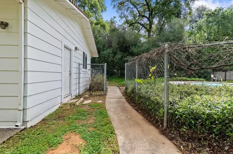 Exterior - 7265 Dilley Ln, Redding, CA 96002 photo 11 of 39