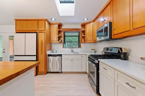 Kitchen - 7265 Dilley Ln, Redding, CA 96002 photo 3 of 5