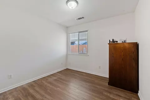Bedroom - 1355 Bully Choop Trl, Redding, CA 96003 photo 4 of 5