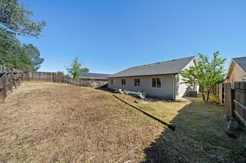 Exterior - 16834 Winchell Dr, Redding, CA 96003 photo 4 of 6