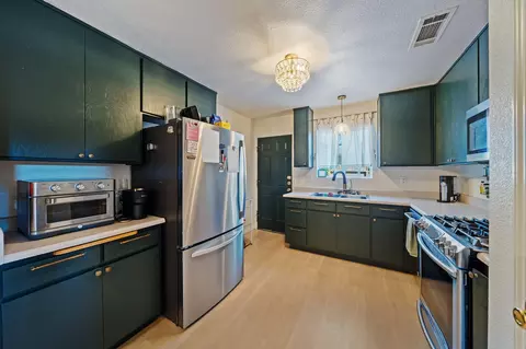 Kitchen - 16834 Winchell Dr, Redding, CA 96003 photo 3 of 4