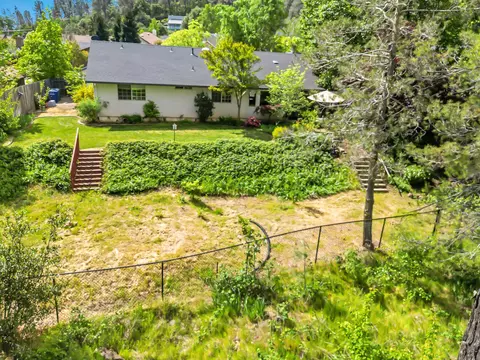 Exterior - 2252 Wicklow St, Redding, CA 96001 photo 13 of 13