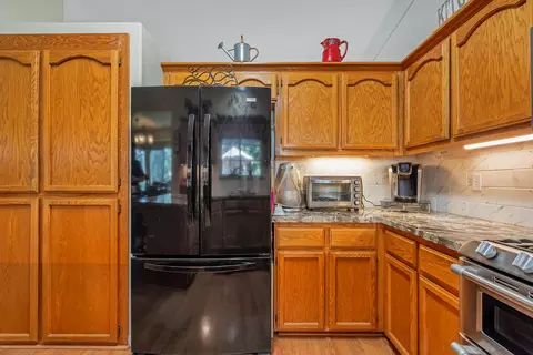 Kitchen - 2252 Wicklow St, Redding, CA 96001 photo 3 of 4