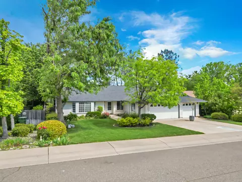 Exterior - 2252 Wicklow St, Redding, CA 96001 photo 11 of 13
