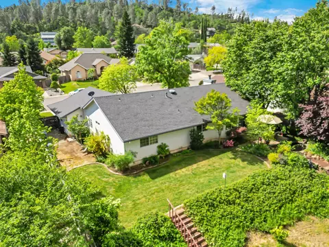 View/Area - 2252 Wicklow St, Redding, CA 96001 photo 3 of 5