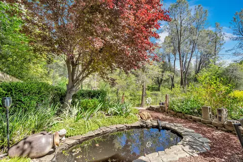 Exterior - 2252 Wicklow St, Redding, CA 96001 photo 5 of 13