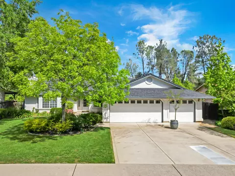 Exterior - 2252 Wicklow St, Redding, CA 96001 photo 12 of 13