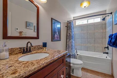 Bath - 2252 Wicklow St, Redding, CA 96001 photo 1 of 3
